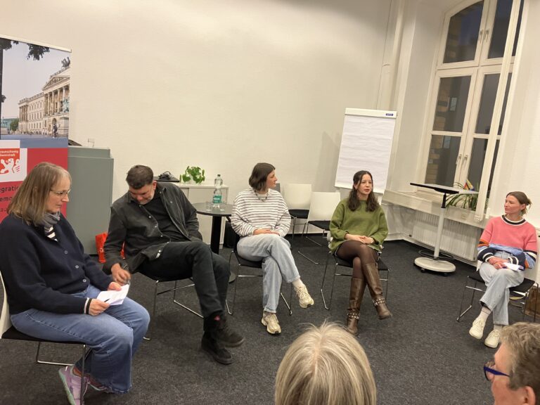 Podiumsdiskussion nach Filmvorführung