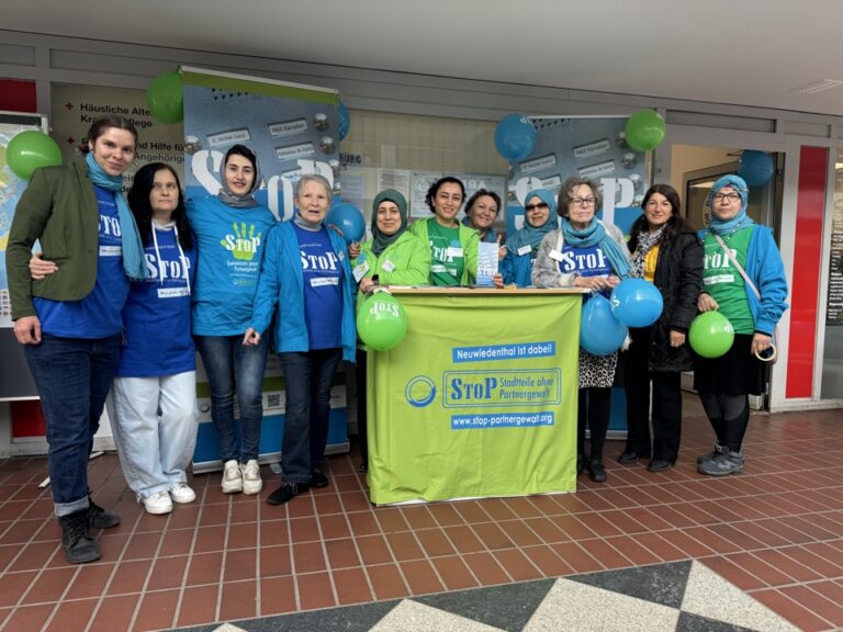 StoP-Aktivistinnen in Aktion beim Weltfrauentag