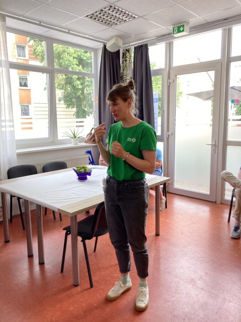 kathi stellt sich als quartiersmanageerin vor