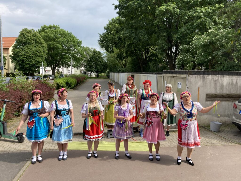 tanzgruppe und geanggruppe auftirtt